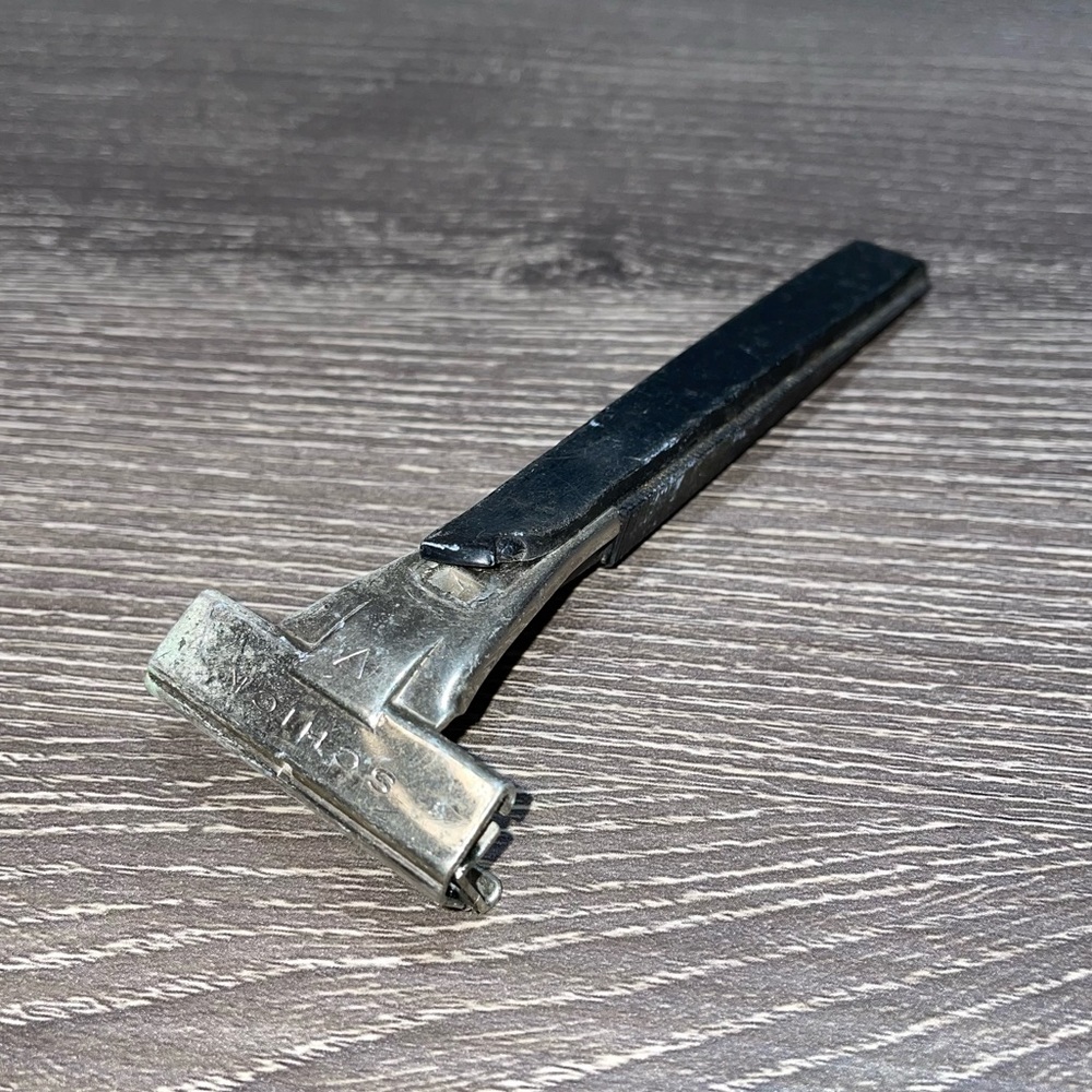 VINTAGE SCHICK Safety Razor 4.5”